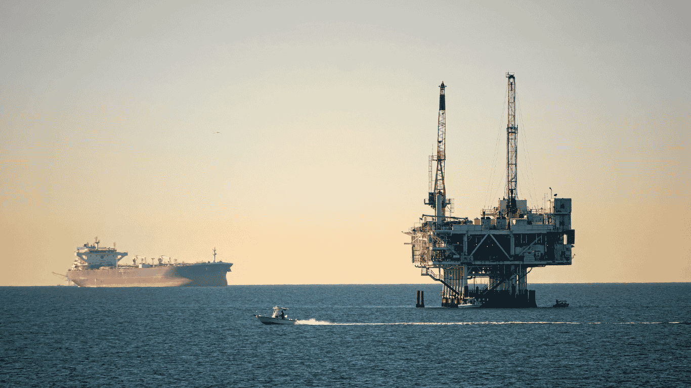 Crumbling U.S.-Iran Truce Threatens Fleet Margins as Gulf Shipping Freezes